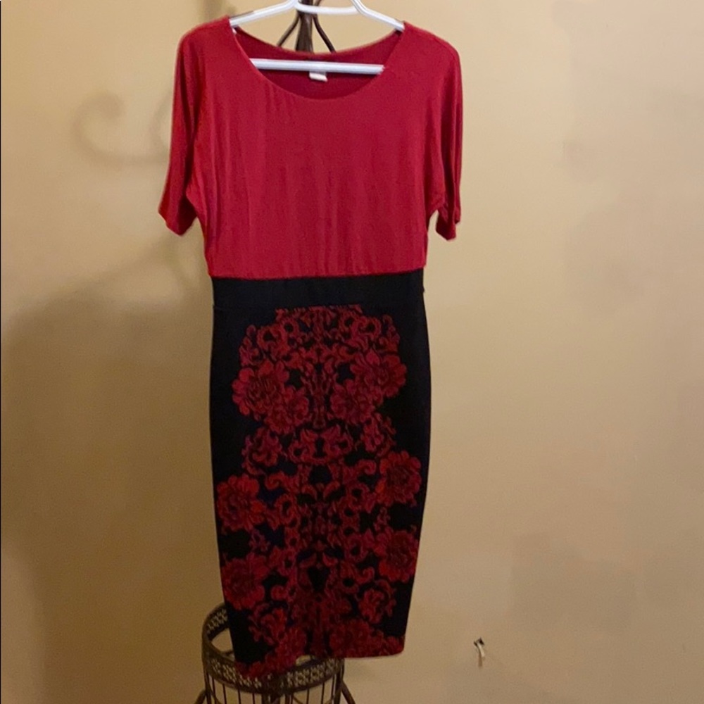 Black and Red Knit Midi Dress